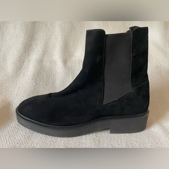 Stuart Weitzman Henley Chelsea boot - Picture 2 of 13